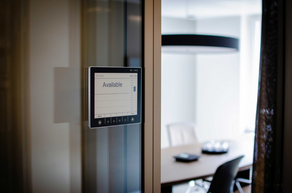 Digital room sign: the complete guide for offices, education, and public administration